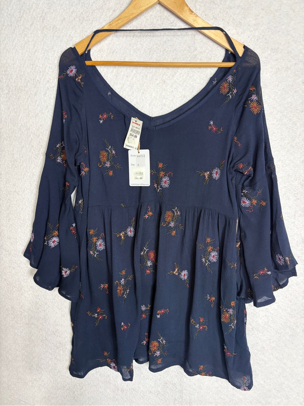Nostalgia Boho Navy Floral V-Neck Women's Top Size Small - Picture 4 of 7